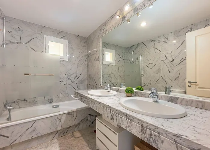 Spacious 3 Bedrooms At Brisas
