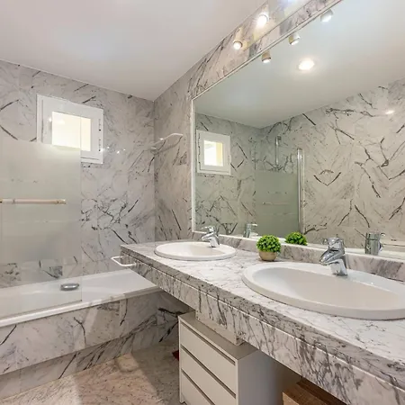 Spacious 3 Bedrooms At Brisas