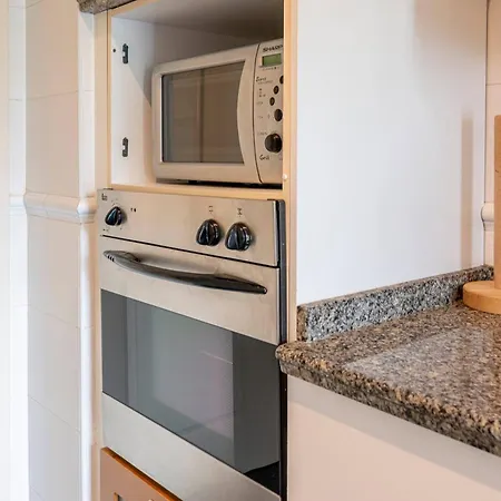 Spacious 3 Bedrooms At Brisas דירה *