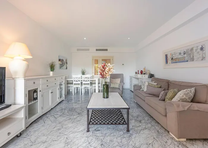 Spacious 3 Bedrooms At Brisas Apartament *